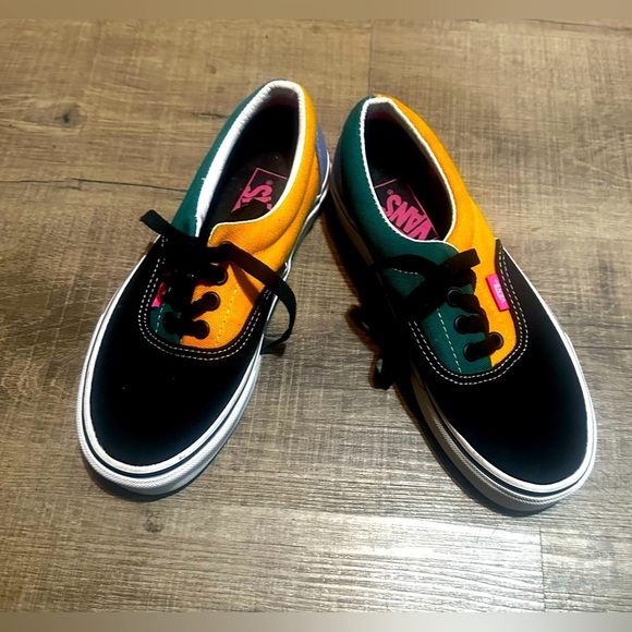Vans unisex multi color preowned excellent shape men size 4 - Picture 1 of 3